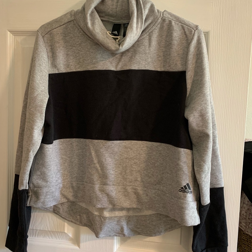 Adidas turtle neck pullover size M never worn